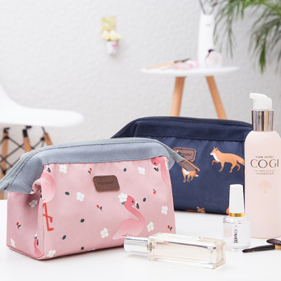Modna wisząca kosmetyczka z zamkiem kosmetycznym Lady Cute Portable