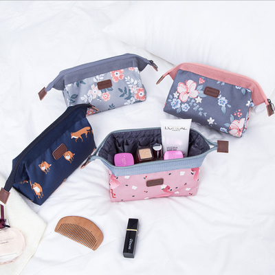 Modna wisząca kosmetyczka z zamkiem kosmetycznym Lady Cute Portable