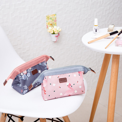 Modna wisząca kosmetyczka z zamkiem kosmetycznym Lady Cute Portable