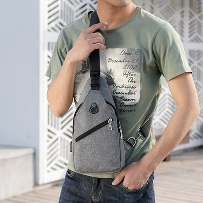 Uniwersalna torba na ramię Crossbody z portem ładowania USB Wodoodporna tkanina Oxford